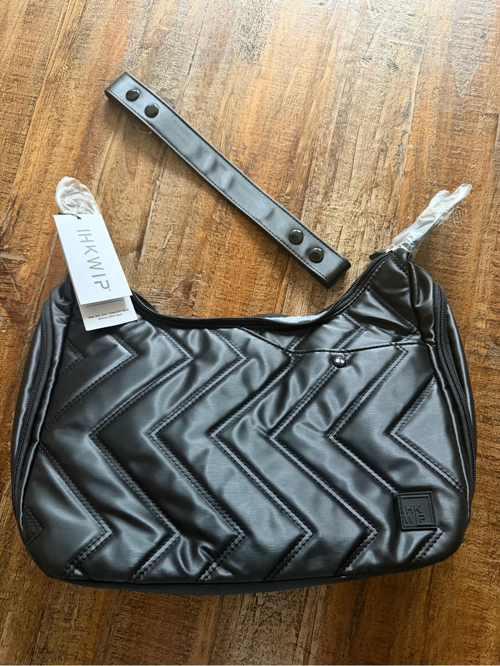 NWT IHKWIP black ”zig zag convertible shoulder bag” great pattern no flaws